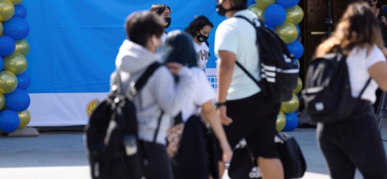 ABD’de okullarda maske düzenlemesini yasaklayan eyaletlere soruşturma