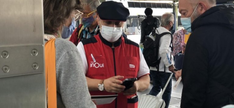 Fransa’da 2 milyon işçi için aşı zorunluluğu getiriliyor