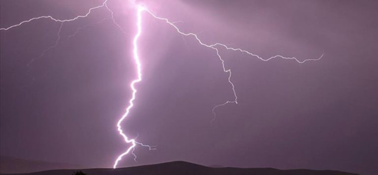 ABD’de yıldırım plaja düştü cankurtaran öldü