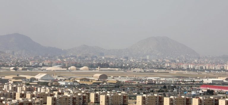 İngiltere tahliyeler için Taliban ile görüştü