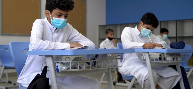 Suudi Arabistan’da okullarda cep telefonu kullanımı yasaklandı