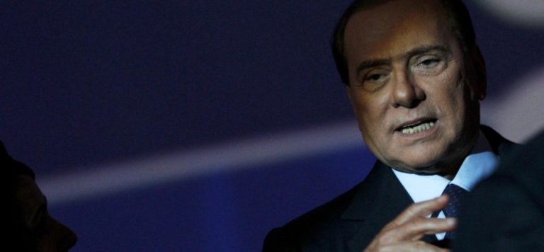 Eski İtalya Başbakanı Berlusconi hastaneye kaldırıldı