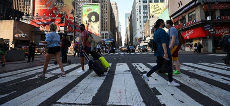 ABD’de aşısını yaptırmayanlara seyahat planlarını iptal etme tavsiyesi