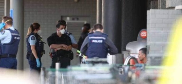 Yeni Zelanda’da bıçaklı terör saldırısı