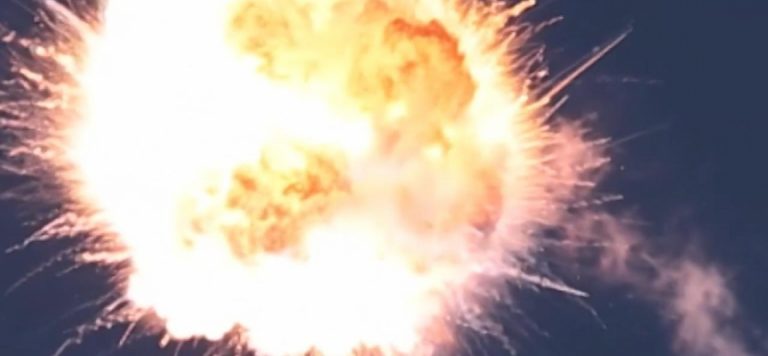 İlk kez fırlatılan roket test uçuşunda patladı