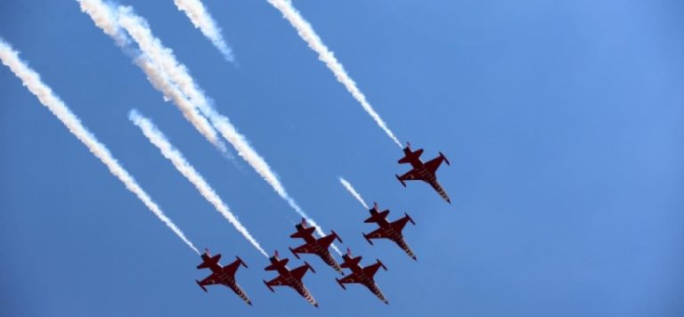 Türk Yıldızları Macaristan semalarında gösteri uçuşu yaptı