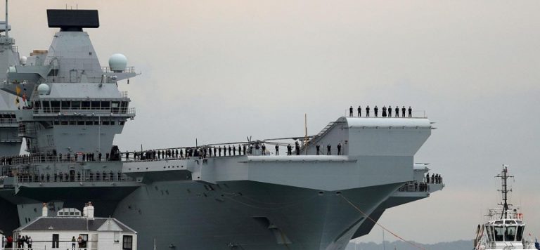 İngiliz uçak gemisi The Queen Elizabeth Japonya’da