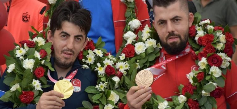 Öztürk kardeşlere coşkulu karşılama