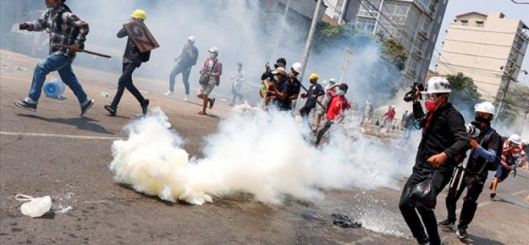 Myanmar’da darbe karşıtlarından ülke genelinde ayaklanma çağrısı