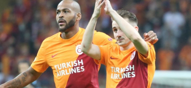 Marcao Kerem el ele tribüne gitti