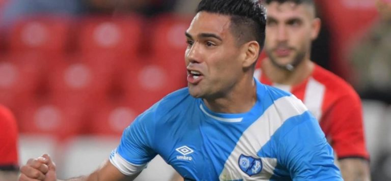 Radamel Falcao son dakikada 3 puanı getirdi