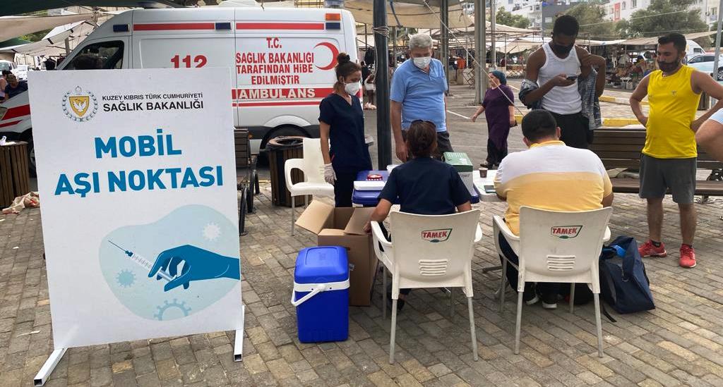 Mobil Aşılama Birimleri Lefkoşa, Girne ve Gazimağusa açık pazar yerlerinde hizmet vermeye devam etmektedir