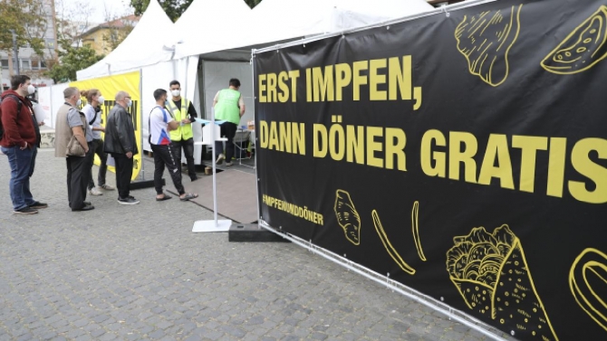 Almanya'da aşı olanlara bedava döner