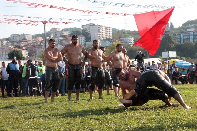 Alaplı Yağlı Güreşleri'nde başpehlivan İsmail Balaban oldu