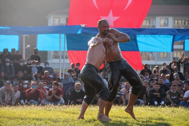 Alaplı Yağlı Güreşleri'nde başpehlivan İsmail Balaban oldu