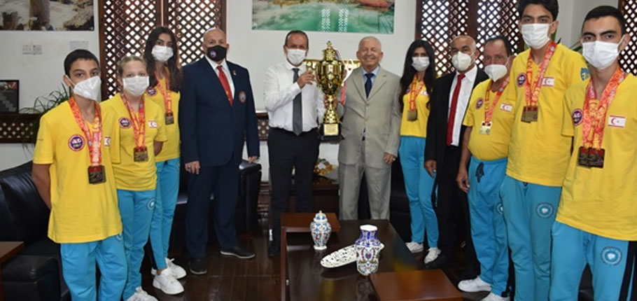 Ataoğlu, Kırgızistan’da düzenlenen müsabakalarda şampiyon olan KKTC Taekwondo Takımı’nı kabul etti