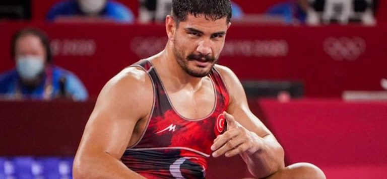 Taha Akgül Dünya Güreş Şampiyonası’nda yarı finale çıktı