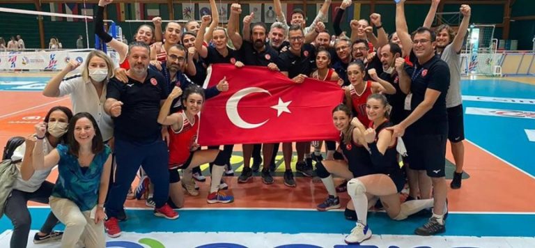 İşitme Engelliler Kadın Voleybol Milli Takımı’ndan altın madalya