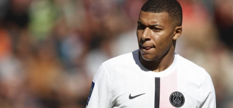 PSG’li Kylian Mbappe: Takımdan ayrılmak istediğimi söyledim