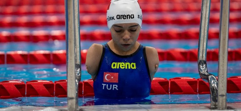 Paralimpik milli yüzücü Sevilay Öztürk’ün gözü yeni başarılarda