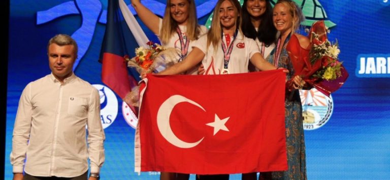 Serbest dalışta ilk günün şampiyonları madalyalarını aldı