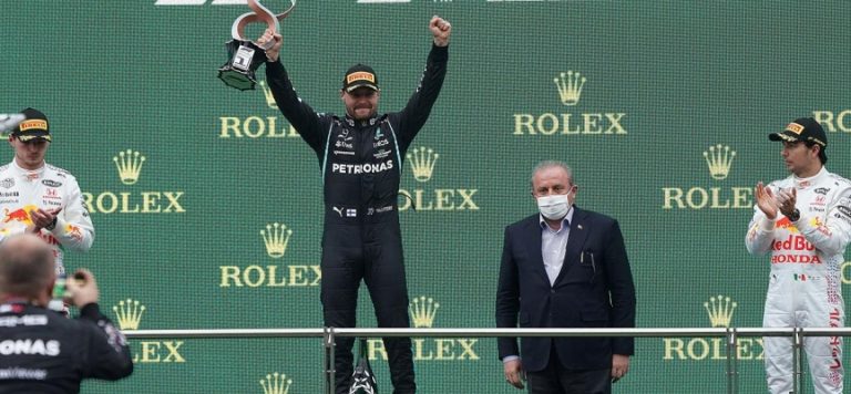 Valtteri Bottas kupasını aldı