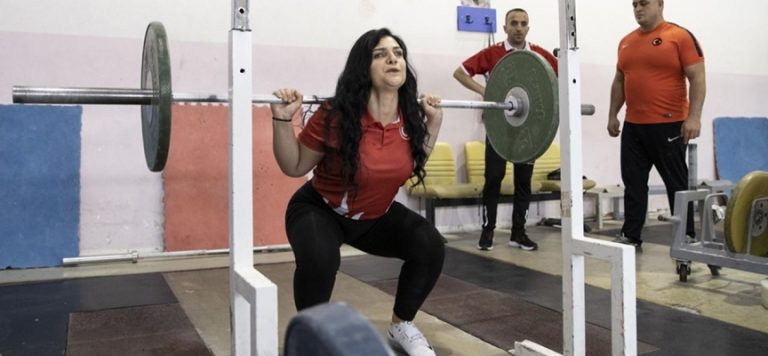 Görme engelli milli haltercinin hayatı sporla değişti