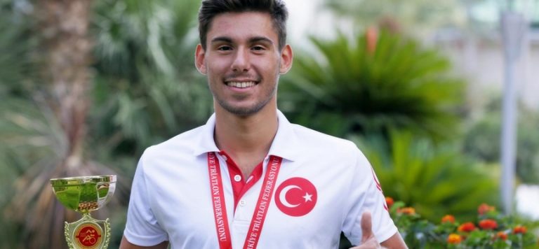 Gültiğin Er İspanya’da Türk triatlon tarihine geçti