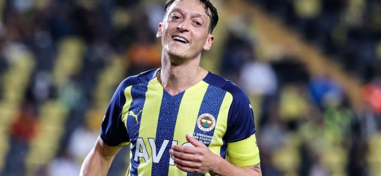 Mesut Özil’den Afrika’daki çocuklara sağlık desteği