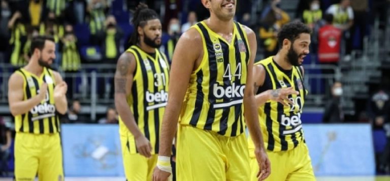 Derbide kazanan Fenerbahçe Beko