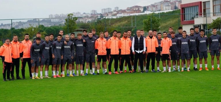 Trabzonspor’da Abdullah Avcı 19 yaş altı futbolcularıyla buluştu