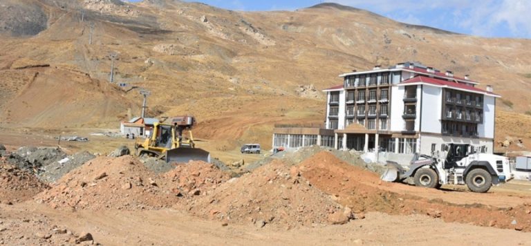 Hakkari’de kayak merkezi sezona hazırlanıyor