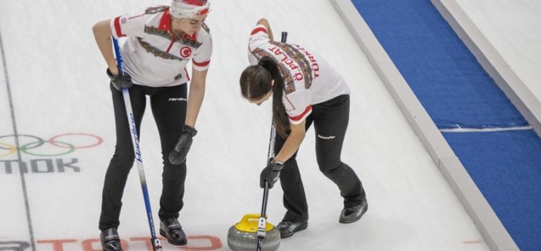 Curlingde hedef zoru başarıp 2022 Kış Olimpiyatları’na katılmak