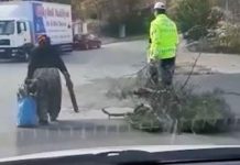 Duyarlı polisten yaşlı kadına yardım eli