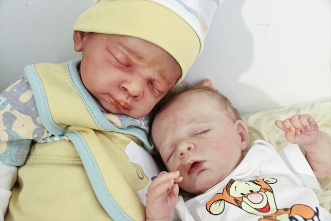 Isısı insana geçen 'reborn bebekler'