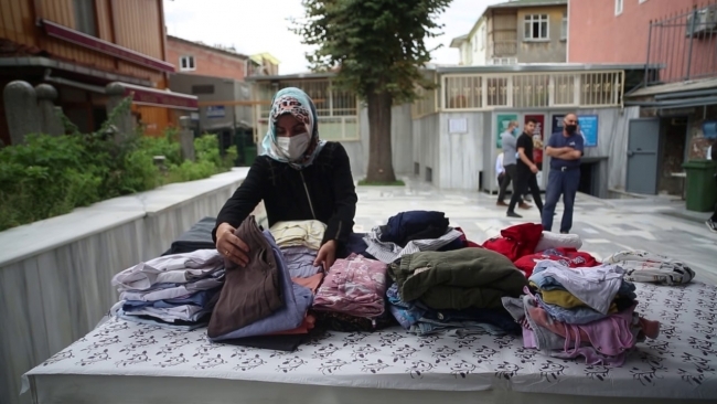 Cami avlusunda, minare gölgesinde bir küçük iyilik meselesi