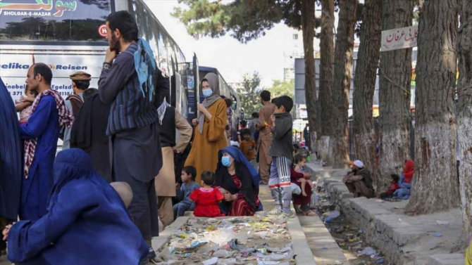 Kabil'deki parklara sığınan Afganlar evlerine dönüyor