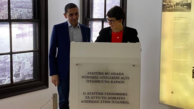 Özlem Türeci ve Uğur Şahin'den Atatürk Evi'ne ziyaret