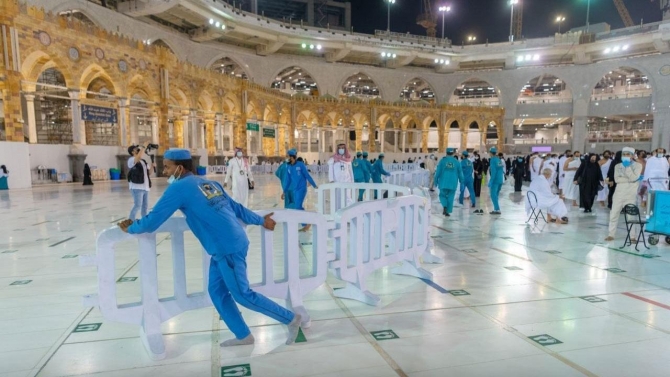 Kabe'nin etrafındaki bariyerler kaldırıldı