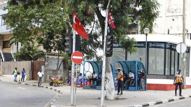 Cumhurbaşkanı Erdoğan'ın ziyareti öncesi Luanda Türk bayraklarıyla donatıldı