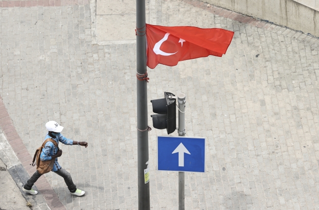 Cumhurbaşkanı Erdoğan'ın ziyareti öncesi Luanda Türk bayraklarıyla donatıldı