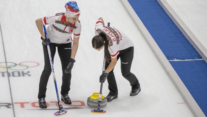 Curlingde hedef zoru başarıp 2022 Kış Olimpiyatları'na katılmak