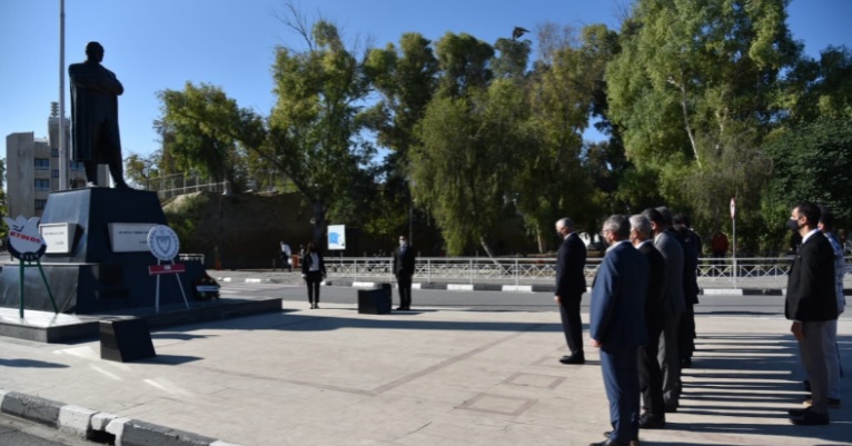 24 Kasım Öğretmenler Günü nedeniyle Lefkoşa Atatürk Anıtı’nda tören düzenlendi