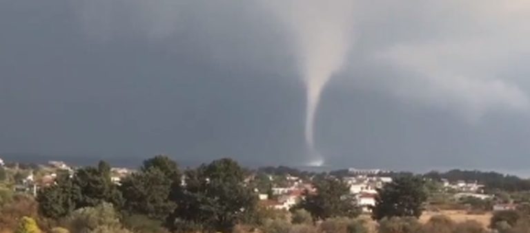 Lapta’da denizde çıkan hortum görüntülendi