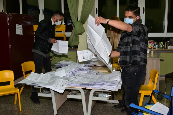 Güzelyurt’ta  55 sandıktan  30’u  sayıldı