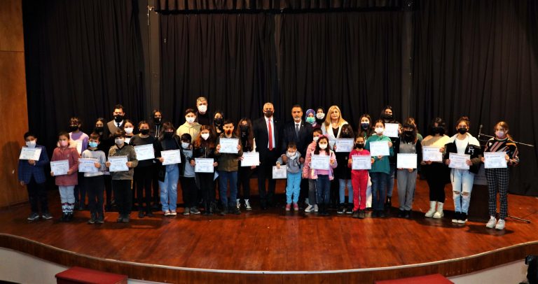 Minik Eller Türk İşaret Dili Seminerleri ve Eğitimlerine Yönelik Katılım Belgeleri öğrencilere takdim edildi