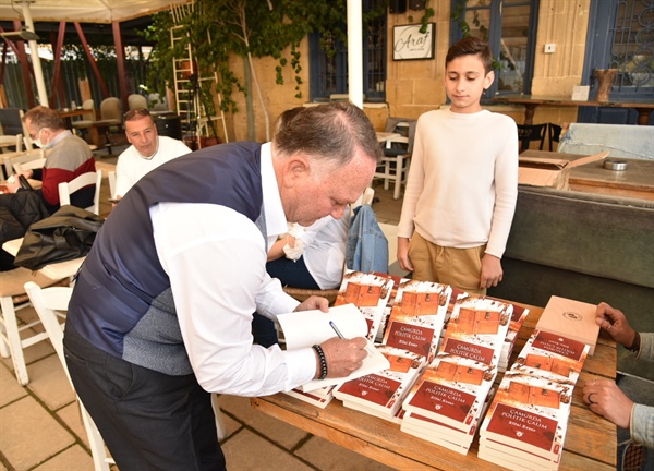 Gazeteci Yazar Keser’in “Çamurda Politik Çalım” isimli kitabı için tanıtım ve imza günü düzenlendi