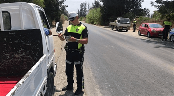 Girne’de dün yapılan trafik denetiminde, 27 araç sürücüsü trafikten men edildi, 92 sürücü hakında yasal işlem başlatıldı