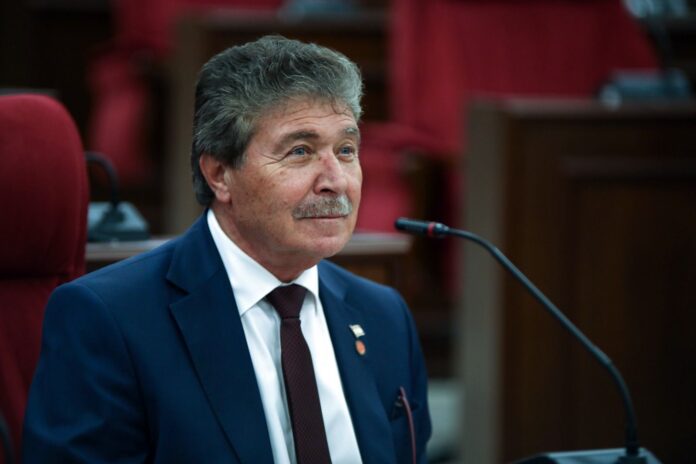basbakan-ustel9.jpg
