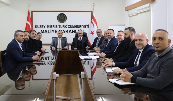 maliye-bakani-san-ile-calisma-ve-sosyal-guvenlik-bakani-tacoy-kamuda-orgutlu-sendikalarla-gorustu.jpg